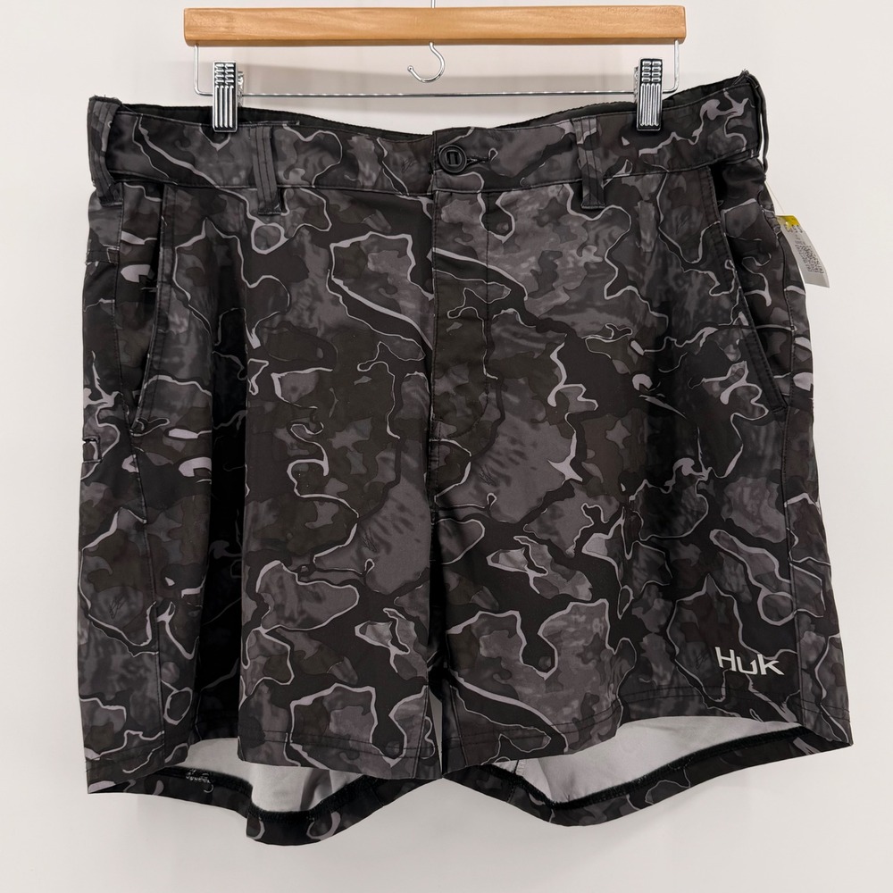 Huk Mens Performance Fishing Shorts Gray Camo XXL Stretch Quick Dry